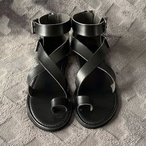 Universal Thread Sandals